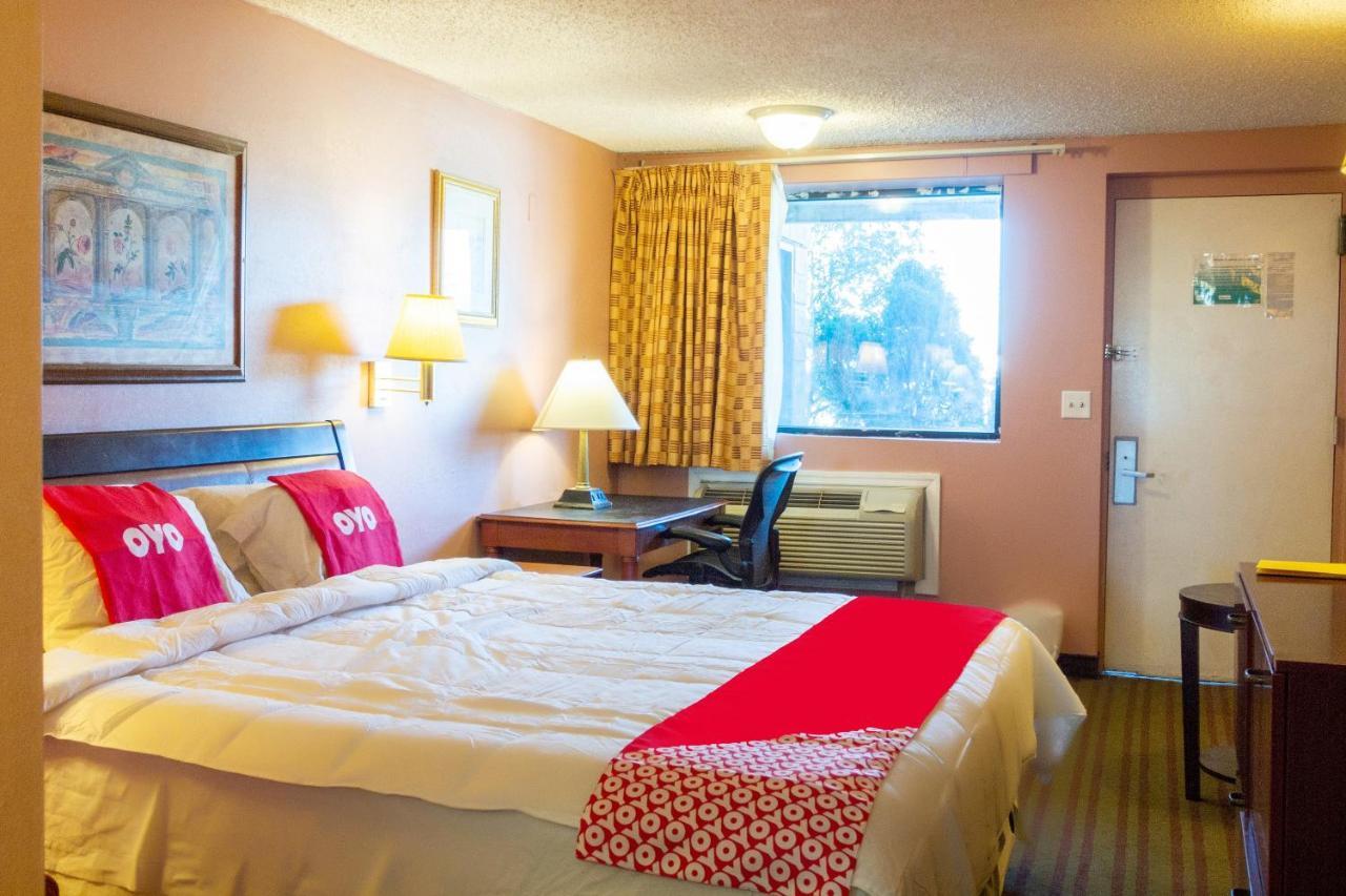 Oyo Hotel Edison Nj Route 1 Экстерьер фото