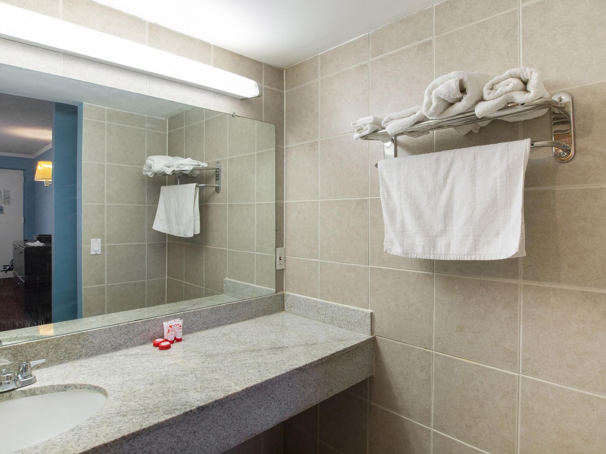 Oyo Hotel Edison Nj Route 1 Экстерьер фото